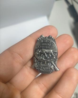 spilla d'epoca appartenente all'Unione Cacciatori 