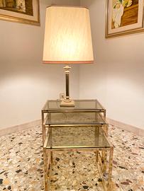 Lampada  e 3 tavolini con piano di cristallo