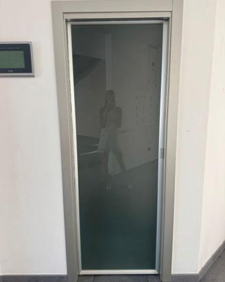 Porta scorrevole in vetro + telaio alluminio 70cm