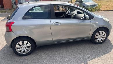 Toyota Yaris 1.0  Adatta a neo patentati