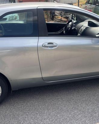 Toyota Yaris 1.0  Adatta a neo patentati