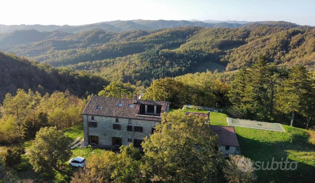 Rustico / Casale di 600 m² con più di 5 locali e p - Vista 3