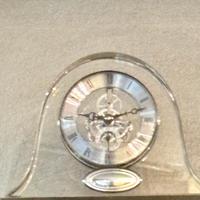 Orologio d’arredo in cristallo e argento - nuovo