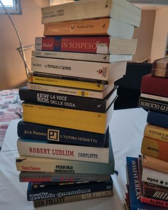 Lotto di libri 35 misti Vari autori Editori generi