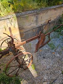 Attrezzo agricolo antico