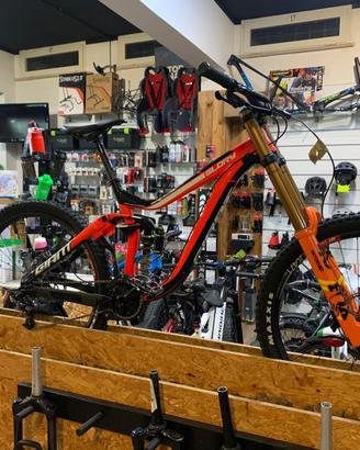 Giant Glory DH taglia L 27,5"