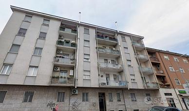 Trilocale con cantina a Monza