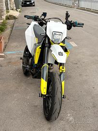 Husqvarna 701 Supermoto