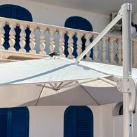 Due ombrelloni palo laterale perfetti