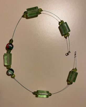 Collana verde con inserti vetro