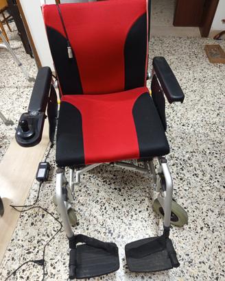 Carrozzina a motore anziani e disabili