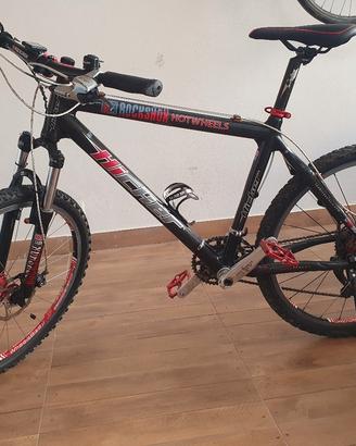 MTB Carbonio permuto con monopattino