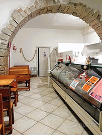 Locale bar-gastronomia in zona centrale