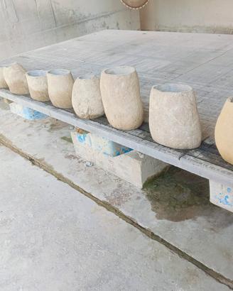 vasi rustici  realizzati con la pietra di langa