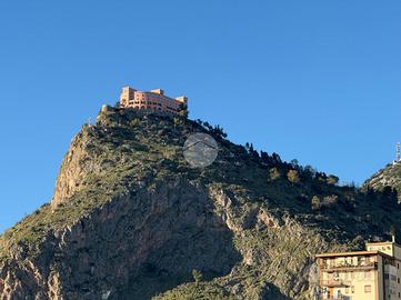 4 LOCALI A PALERMO