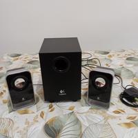 tris autoportanti, Logitech 