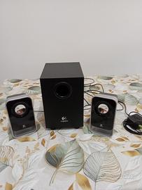 tris autoportanti, Logitech 