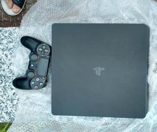 PlayStation 4 slim con gioco