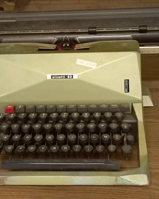 macchina da scrivere Olivetti 82 carrello lungo 