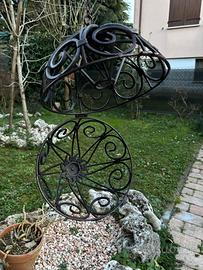 Sfera in ferro apribile da appendere in giardino