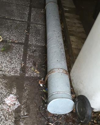 Tubo portaoggetti per barre portatutto auto