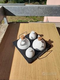 Set olio e aceto ceramica su vassoio in legno AD