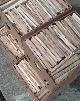 Scatole di legnetti accendi fuoco