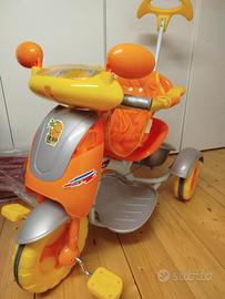 Triciclo con maniglione