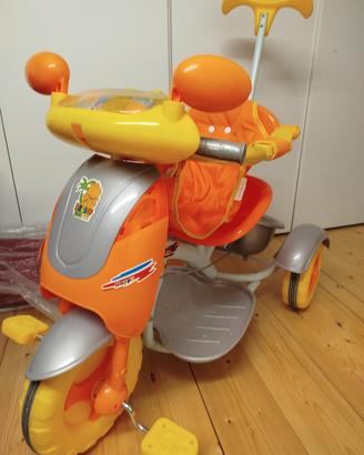 Triciclo con maniglione