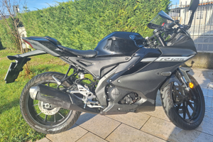 Yamaha YZF R125 nera 2024