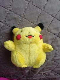 Raro vecchio Pikachu sorridente