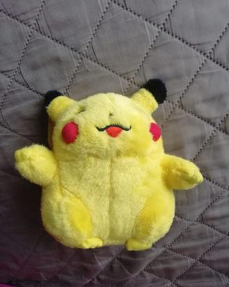 Raro vecchio Pikachu sorridente