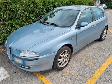Alfa Romeo 147 GPL 1.6 Tw Spark 105  Distinctive.
