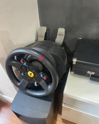 Volante Thrustmaster T300 e cambio/freno a mano