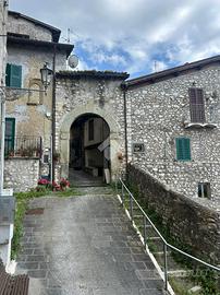 2 LOCALI A OLEVANO ROMANO