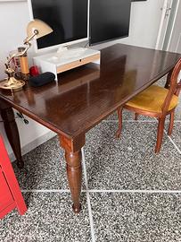 Scrivania in legno massiccio – Stile classico