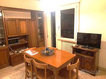 Appartamento arredato con 2 camere e posti auto