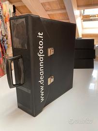 Dox a valigetta con schede porta foto