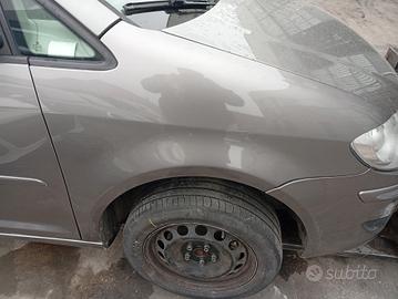 Parafango dx Volkswagen Touran anno 2098