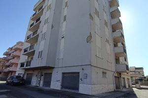 Appartamento di 170 m² con 4 locali e box auto a R