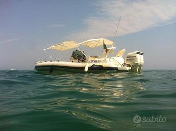 Gommone  d'altura con carena in vetroresina