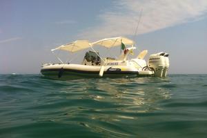 Gommone  d'altura con carena in vetroresina
