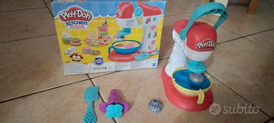 Gioco Play Doh kitchen creations Pasticceria 