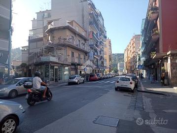NEGOZIO A NAPOLI