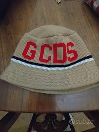 Cappello GCDS