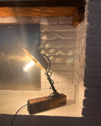 Lampada vintage con padella per castagne