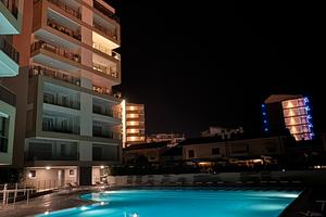 Appartamento con piscina e vista mare