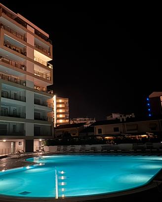 Appartamento con piscina e vista mare