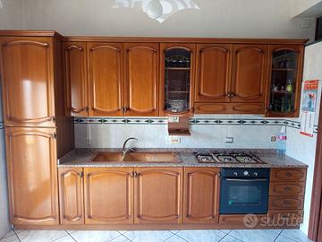Cucina 360 cm, classica in legno.