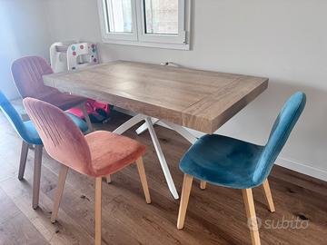 Tavolo e sedie